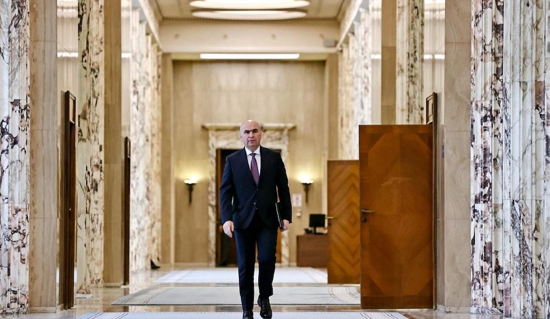 Premierul anunță negocieri pentru un guvern minoritar în România