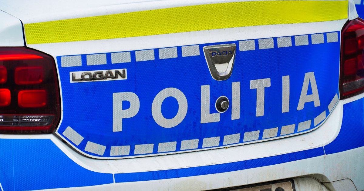Polițist și jandarm, răniți într-o autospecială