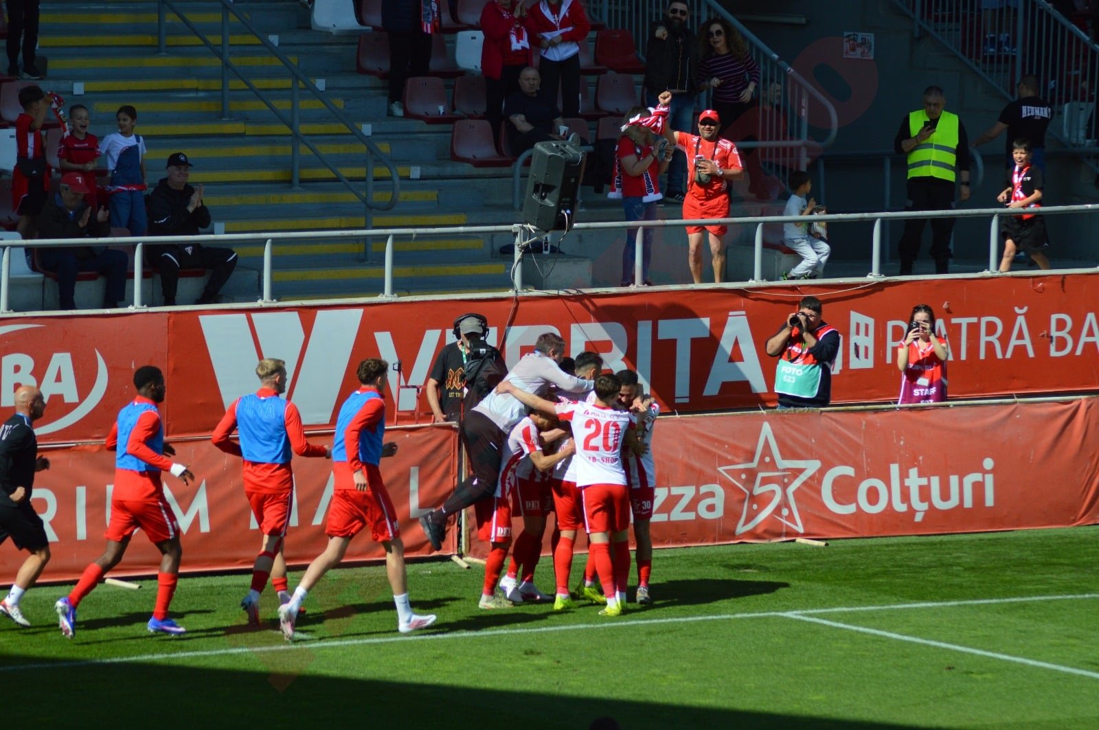 Play-out-ul SuperLigii României a captivat microbiștii cu meciuri spectaculoase în primele două runde, iar suspansul continuă odată cu etapa a treia