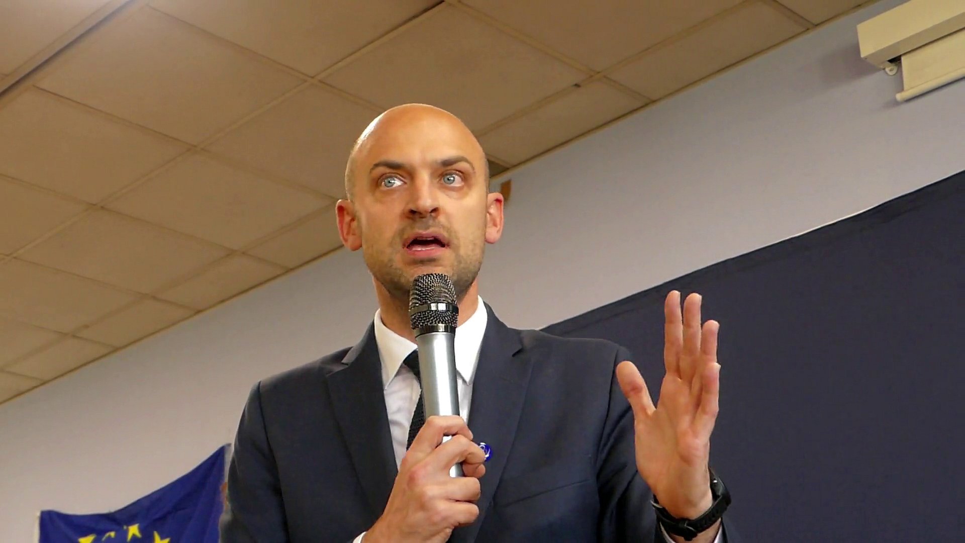 Franța avertizează asupra riscurilor unui conflict major în Iran Ministrul de Externe francez, JEAN-NOEL BARROT, a subliniat riscurile majore ale unei eventuale escaladări a conflictului din Orientul Mijlociu, avertizând asupra consecințelor economice și umanitare potențial devastatoare