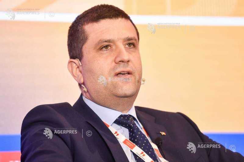 Miruță: Fabrica Armatei, ruină: „Plouă și cresc copaci” în hale