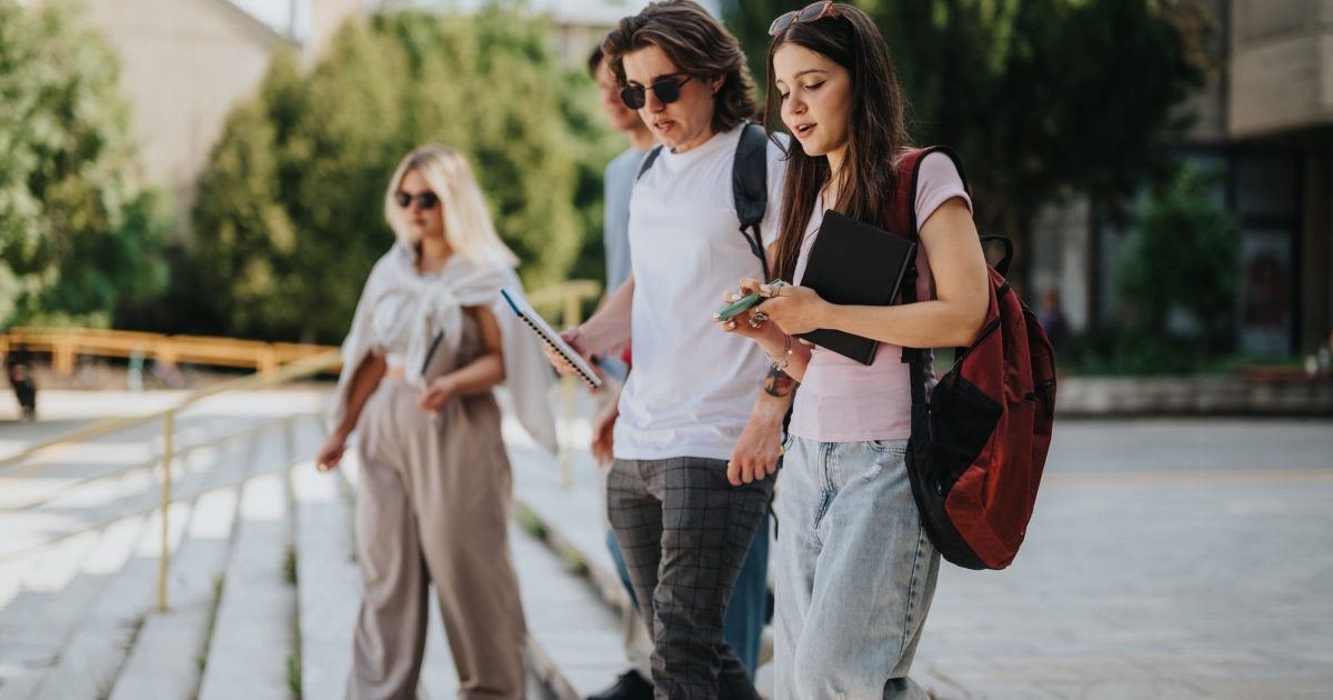 Rămâne România prima alegere? Tinerii explică de ce, în ciuda piedicilor