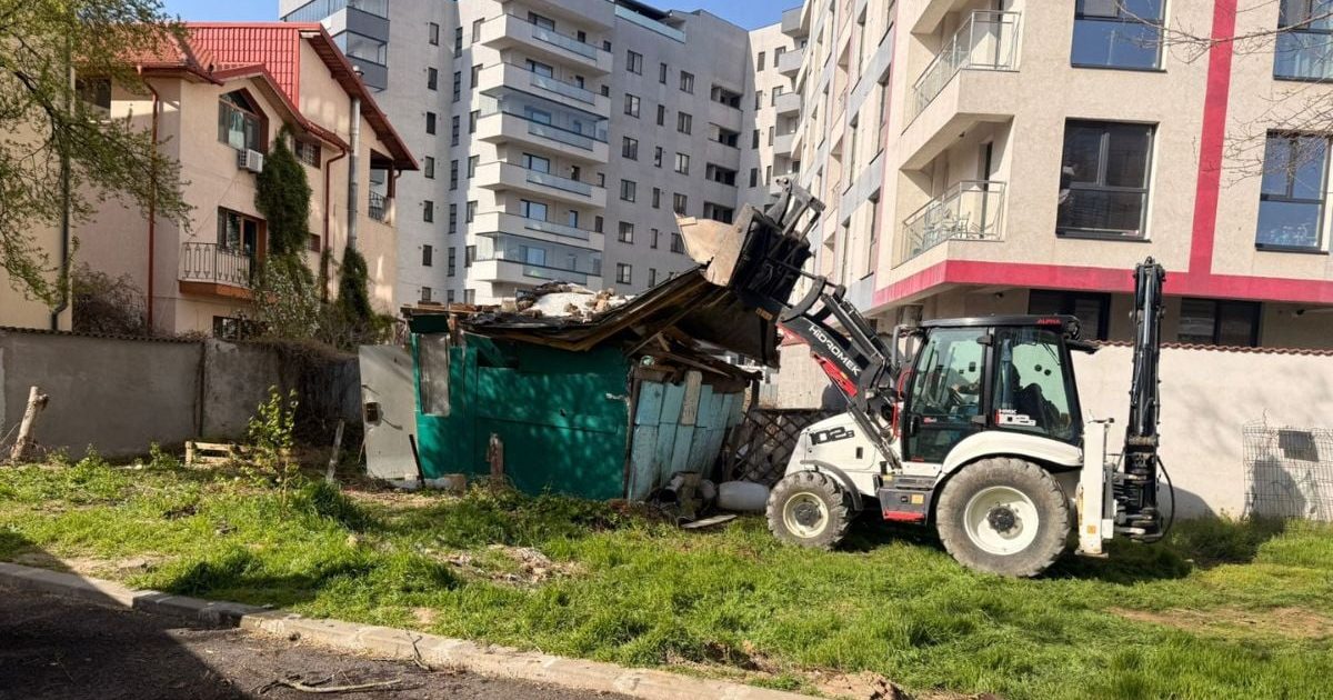 Gunoi cât pentru un bloc după demolările ilegale din Sectorul 6, București