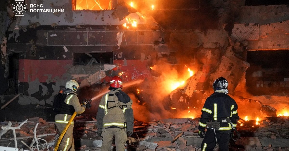 Un nou atac rusesc asupra oraşului Harkov a provocat rănirea a opt persoane, în urma lovirii unei clădiri rezidențiale cu nouă etaje de către o rachetă și o dronă