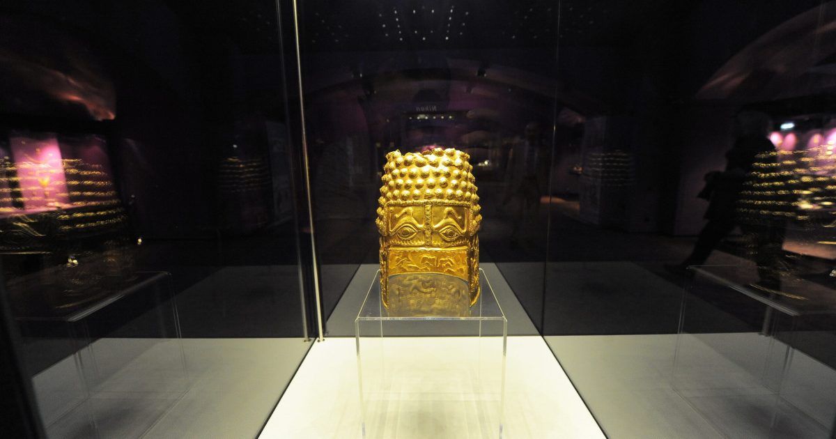 Cât costă intrarea la Muzeul de Istorie? Coiful de la Coțofenești, expus