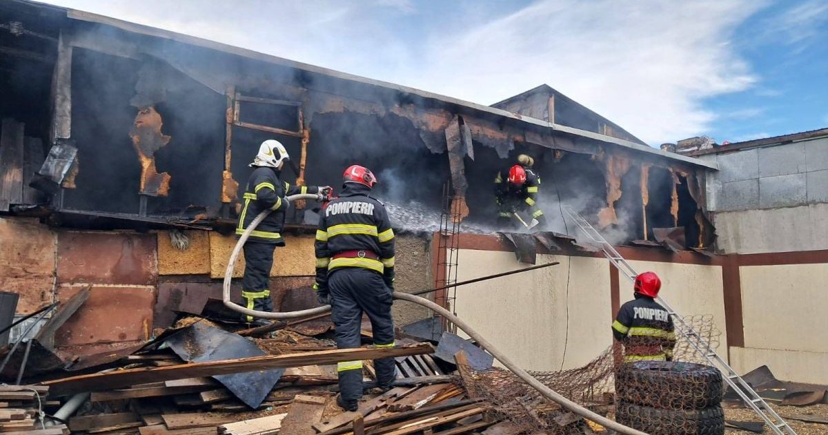 Pompieri, mobilizare-record de Paște la Brăila: Biserici, păzite de incendii