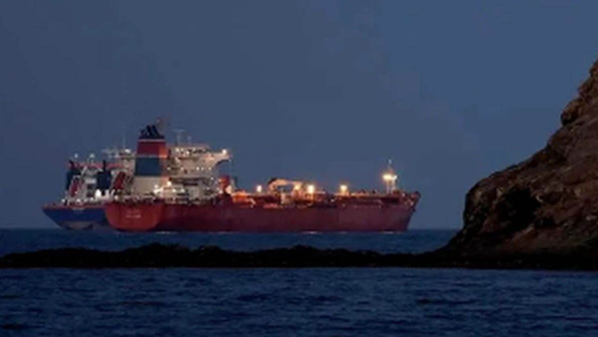 Armata Iraniană relaxează restricțiile de pe Strâmtoarea Ormuz pentru navele irakiene TEHERAN – Armata Iraniană a anunțat sâmbătă că navele irakiene pot traversa liber Strâmtoarea Ormuz, o cale navigabilă strategică vitală, blocată în mare parte de Teheran de la începutul conflictului din Orientul Mijlociu, la 28 februarie