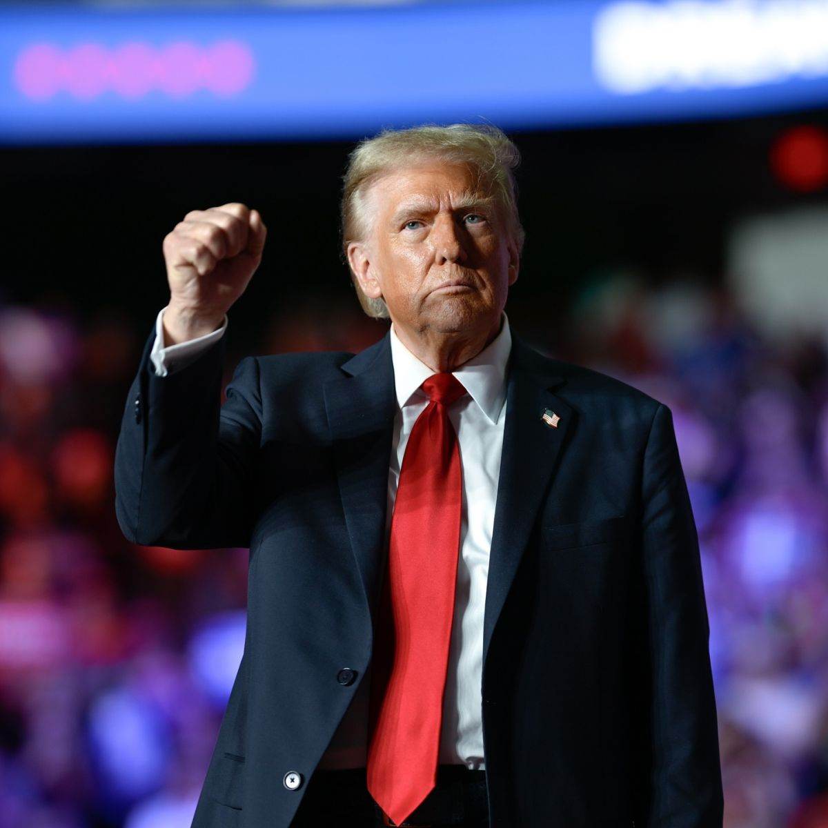 Trump amenință: „Marți, Iranul, ținta centralelor și a podurilor”
