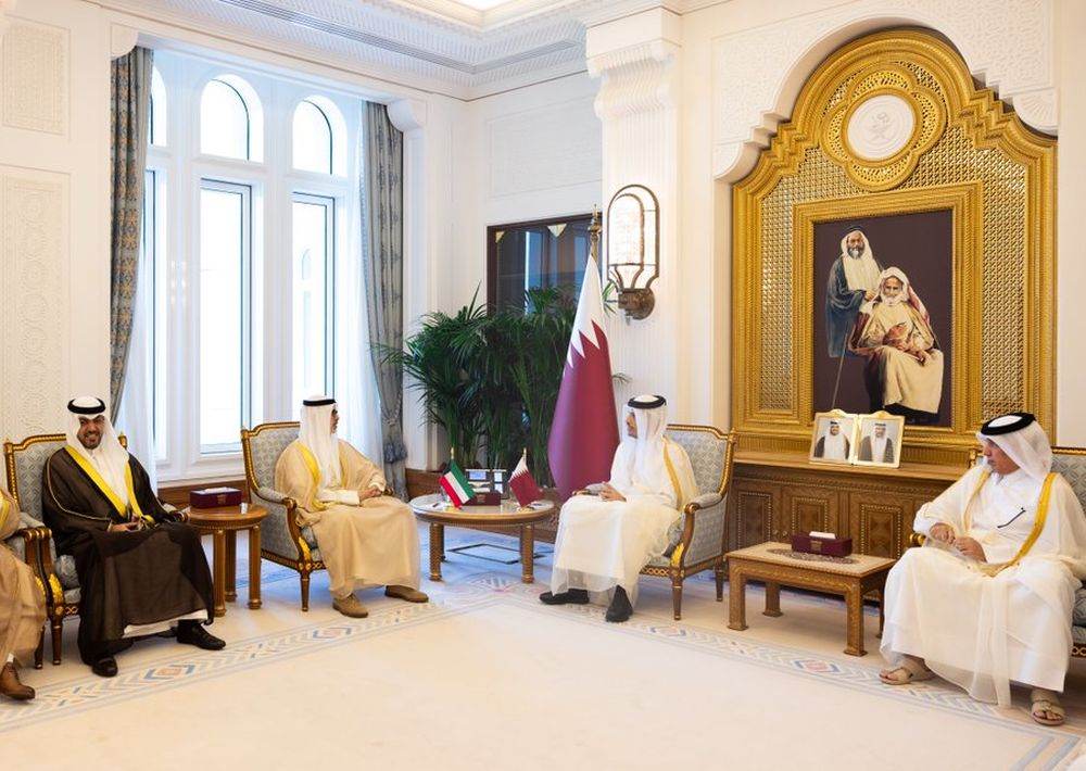 Ministrul de Externe al Qatarului Condamnă Atacurile și Face Apel la Calmare în Regiune DOHA – Șeicul Mohammed bin Abdulrahman bin Jassim Al-Thani, prim-ministru și ministru de Externe al Qatarului, s-a întâlnit duminică la Doha cu ministrul de Externe al Kuweitului, șeicul Jarrah Jaber Al-Ahmad Al-Sabah