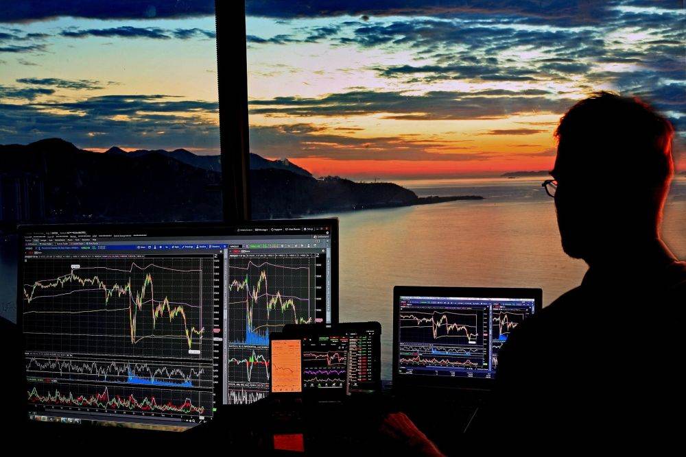 În contextul economic actual, Bitcoin resimte presiuni pe termen scurt, influențat de creșterea prețului petrolului și de schimbarea așteptărilor privind dobânzile, conform unei analize recente realizate de Binance Research