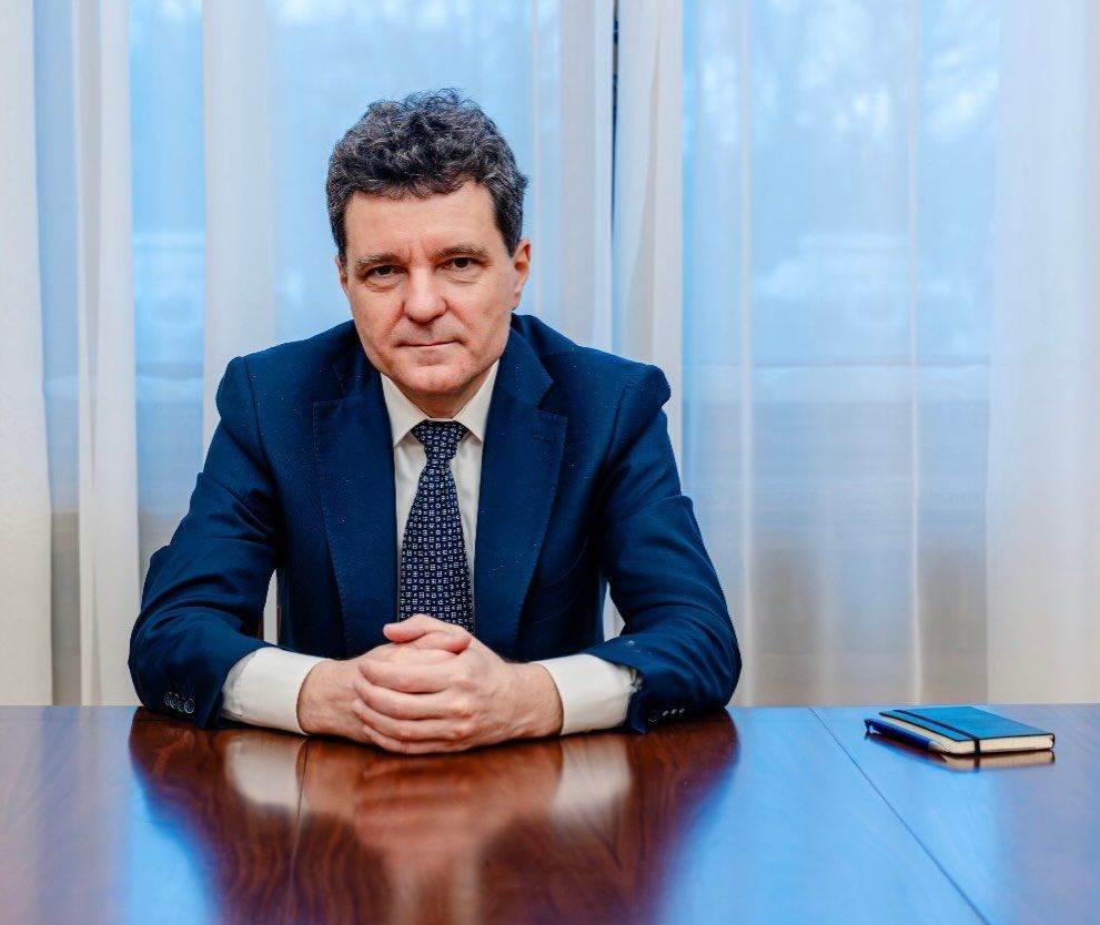În ziua dedicată romilor, Președintele Nicușor Dan subliniază importanța educației pentru integrarea socială București – Cu ocazia Zilei Internaționale a Romilor, președintele României, Nicușor Dan, a transmis un mesaj puternic, subliniind importanța accesului egal la educație pentru cetățenii romi