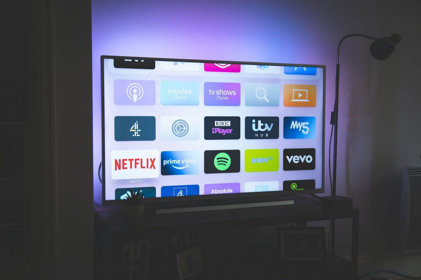 Record de vânzări pentru televizoarele smart în România, pe 8 aprilie 2026