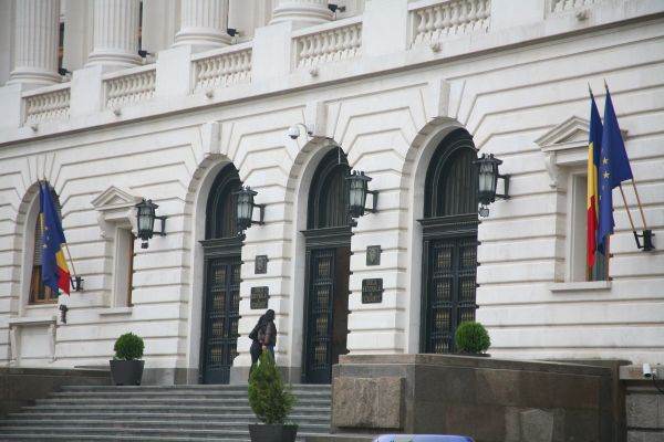 Dobânda overnight, blocată la 5,73%: Ce se întâmplă pe piața monetară?