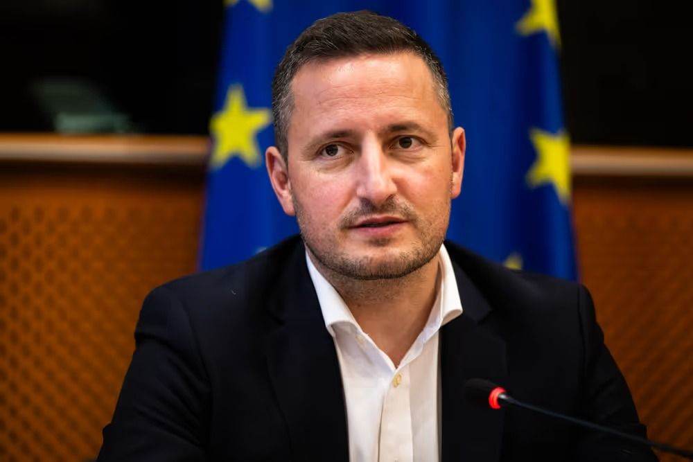 UDMR, acuzată de implicare în colectarea voturilor pentru alegerile din Ungaria Europarlamentarul Nicolae Ștefănuță, vicepreședinte al Parlamentului European, a criticat implicarea Uniunii Democrate a Maghiarilor din România (UDMR) în colectarea voturilor prin corespondență exprimate de cetățenii români de etnie maghiară la alegerile parlamentare din Ungaria