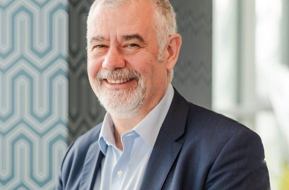 Arobs, fuziune istorică: Simplifică structura de grup, anunță decizia