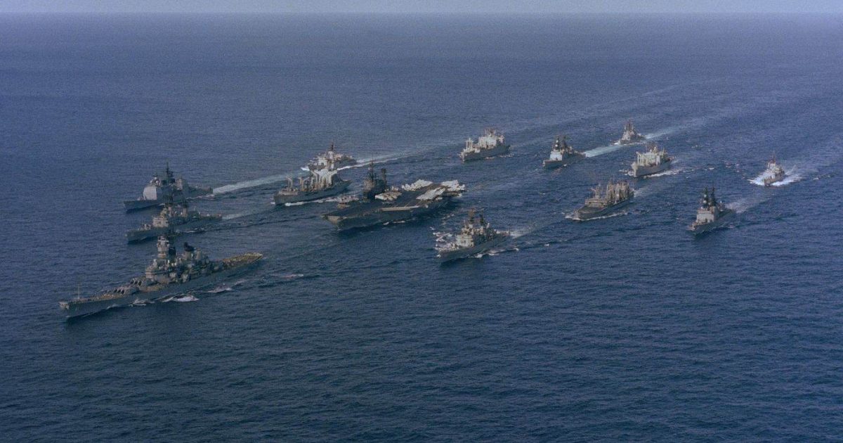 Americanii sfidează Iranul: Flotilă US Navy prin Strâmtoarea Ormuz, azi