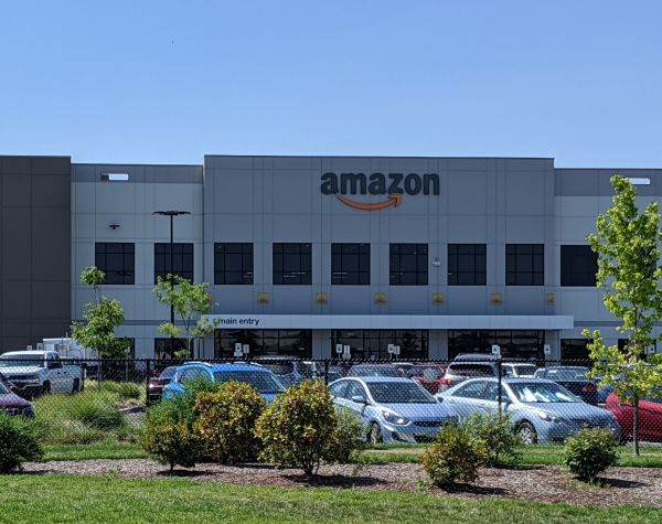 Amazon dă lovitura: Cumpără compania Globalstar, gigantul sateliților
