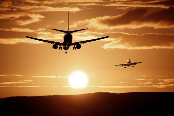 UE lovește: Scade dependența de combustibilul pentru avioane din Orient
