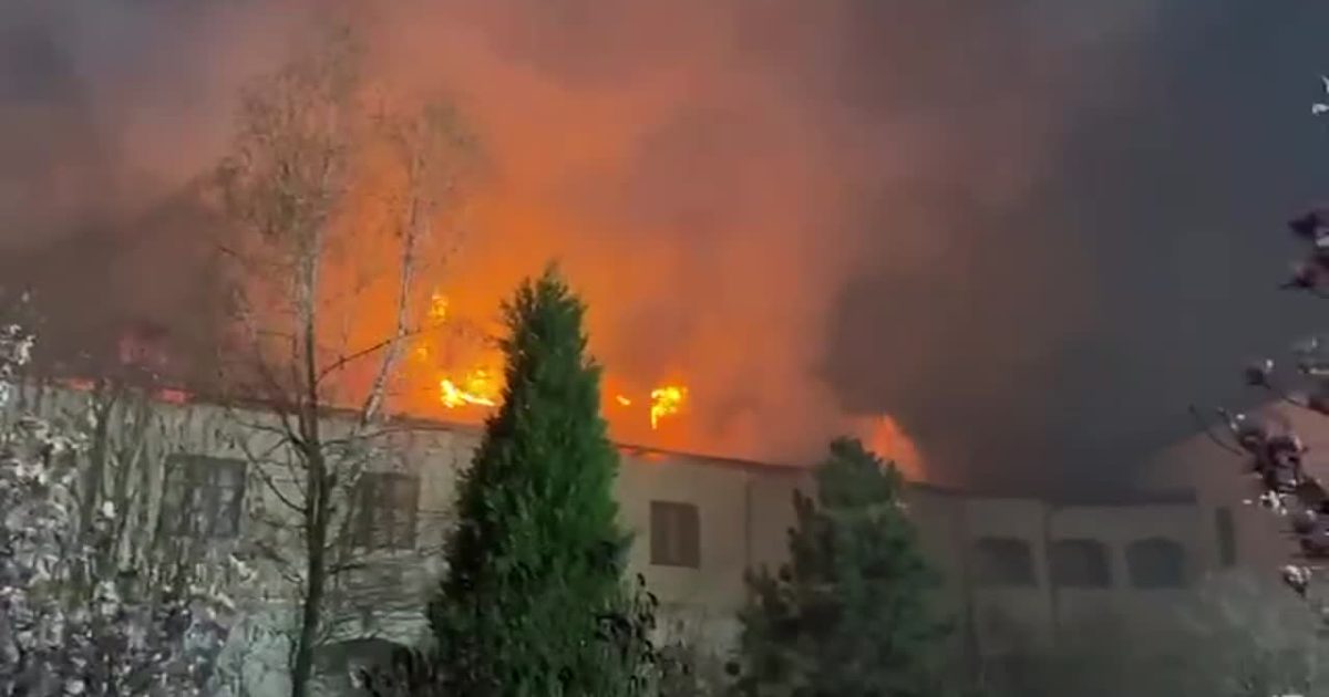 Incendiu devastator la Mănăstirea Bistrița: Flăcări pe 800 mp