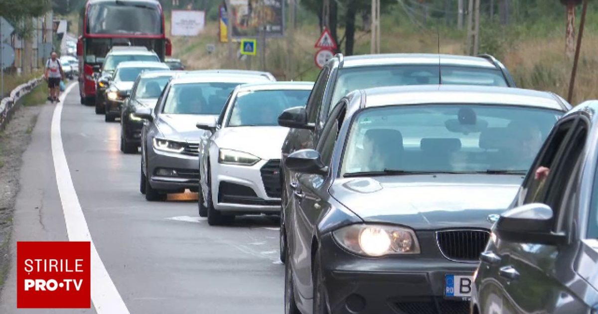 Blocaj total pe Valea Prahovei: DN1, cozi uriașe spre Ploiești, DN7 aglomerat