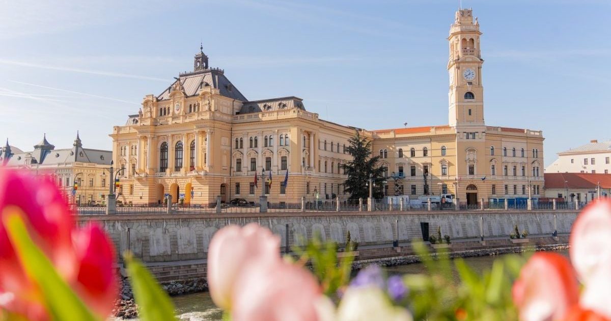 Oradea: Cum transformă consilierii locali posturi de îngrijitori în funcții de inspector