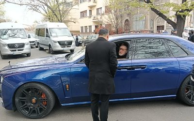 Gigi Becali, prezent la funeraliile lui Mircea Lucescu Gigi Becali, omul de afaceri cunoscut pentru implicarea sa în fotbal, a fost prezent la funeraliile lui Mircea Lucescu, eveniment care a avut loc în București