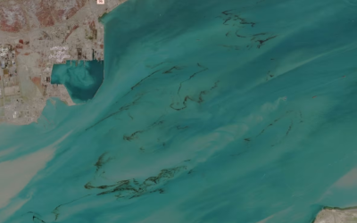 Deversări uriașe de petrol în Golf, VĂZUTE din spațiu, după atacuri