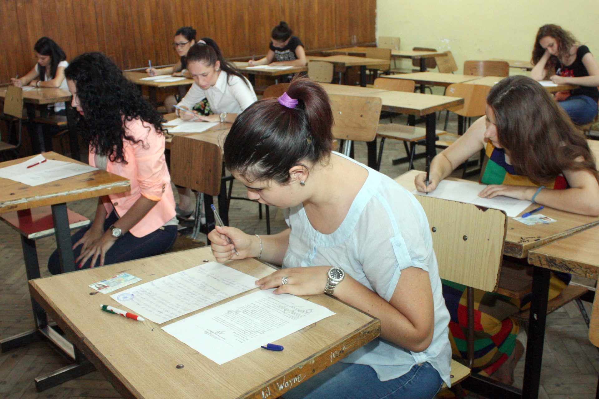Simulările de Bacalaureat: Rezultate în creștere față de anul trecut Rezultatele simulărilor probelor scrise ale examenului de Bacalaureat, desfășurate în perioada 23-26 martie 2026, indică o creștere a notelor mai mari de 5 față de anul precedent