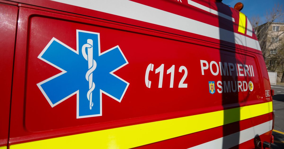 Bărbat, rănit GRAV în Alba după ce deltaplanul s-a AGĂȚAT de un copac