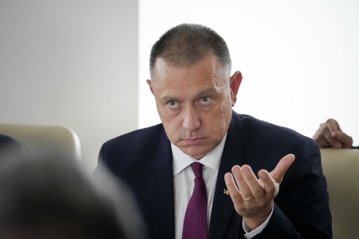 Critici dure la adresa premierului Bolojan: Mihai Fifor acuză „iresponsabilitate” și „declin” București – Premierul Ilie Bolojan este vizat de critici severe din partea lui Mihai Fifor, liderul social-democraților