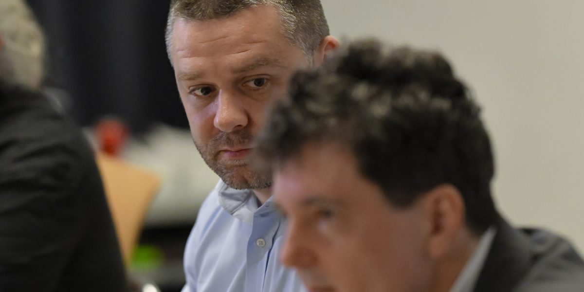 Ciucu: Peste 200 de milioane de euro, fonduri UE, în pericol la primăria capitalei