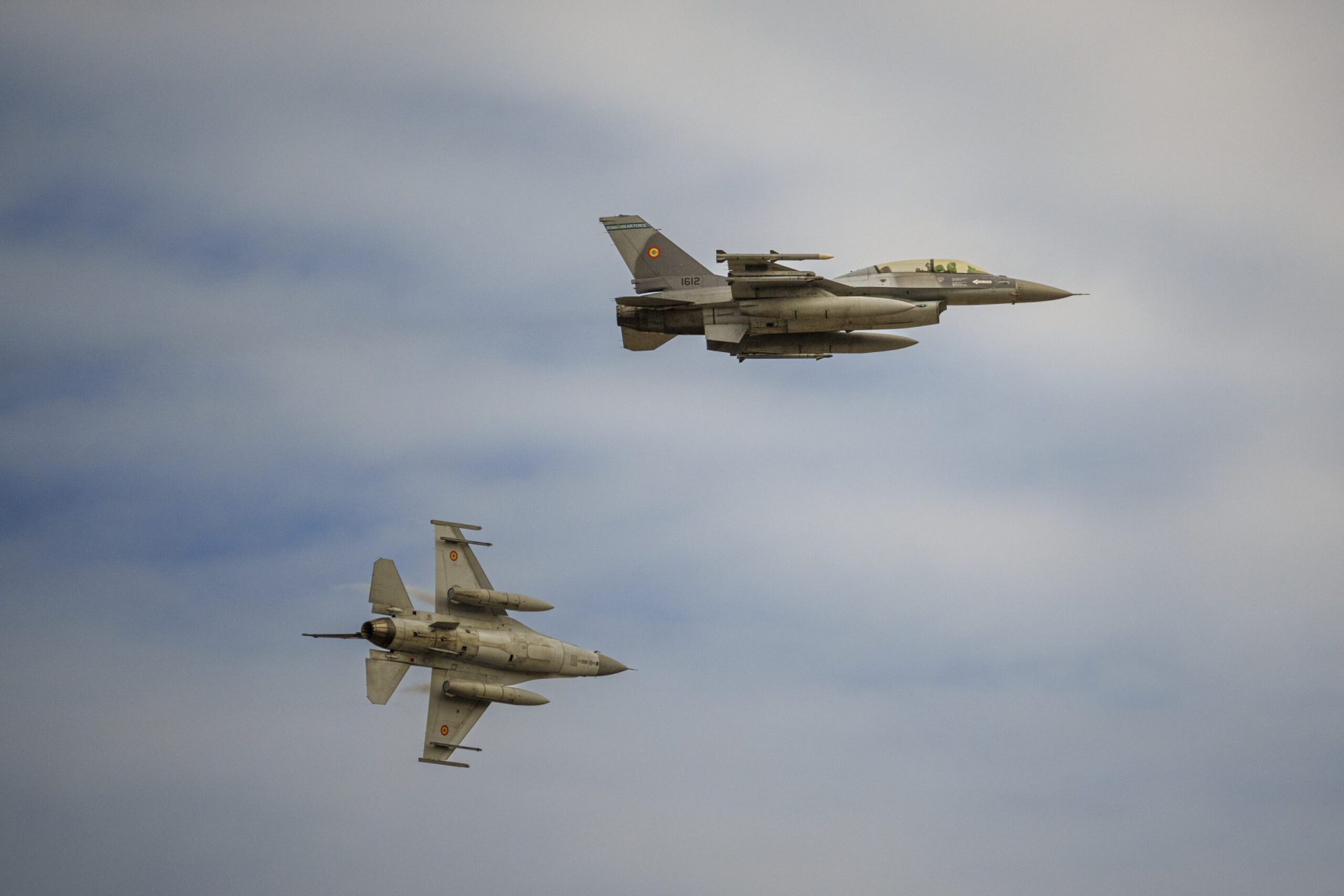 Sisteme radar au detectat ținte aeriene în apropierea frontierei românești Ministerul Apărării Naționale (MApN) a anunțat că, în dimineața zilei de 8 aprilie, sistemele radar au monitorizat mai multe ținte aeriene în zona de frontieră