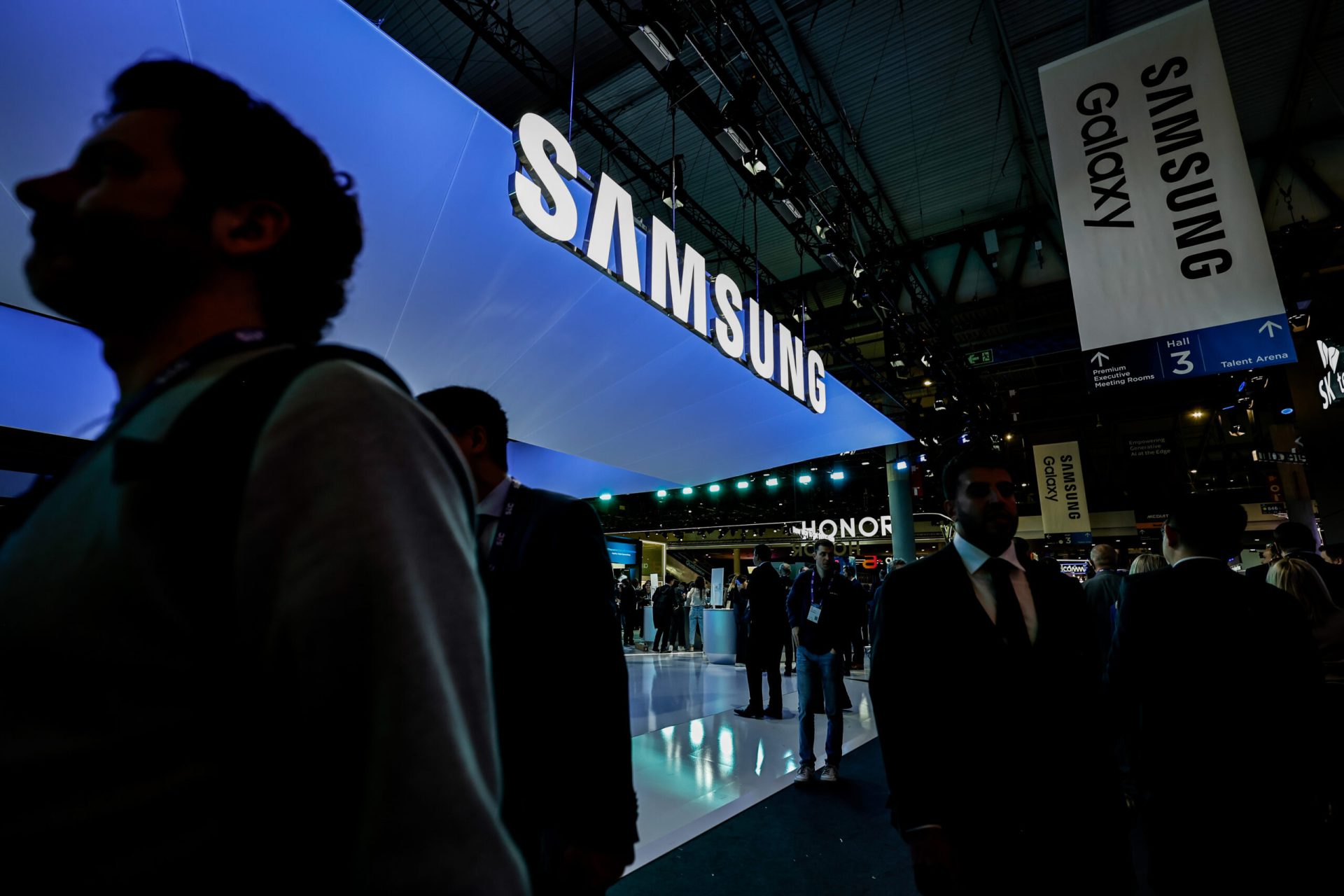 Utilizatorii de smartphone-uri SAMSUNG sunt îndemnați să facă trecerea la aplicația GOOGLE Messages, compania dorind să asigure o experiență de mesagerie constantă pe sistemul de operare ANDROID