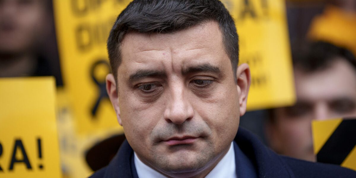 Lovitura de stat: Mișcările continuă, scena politică în fierbere