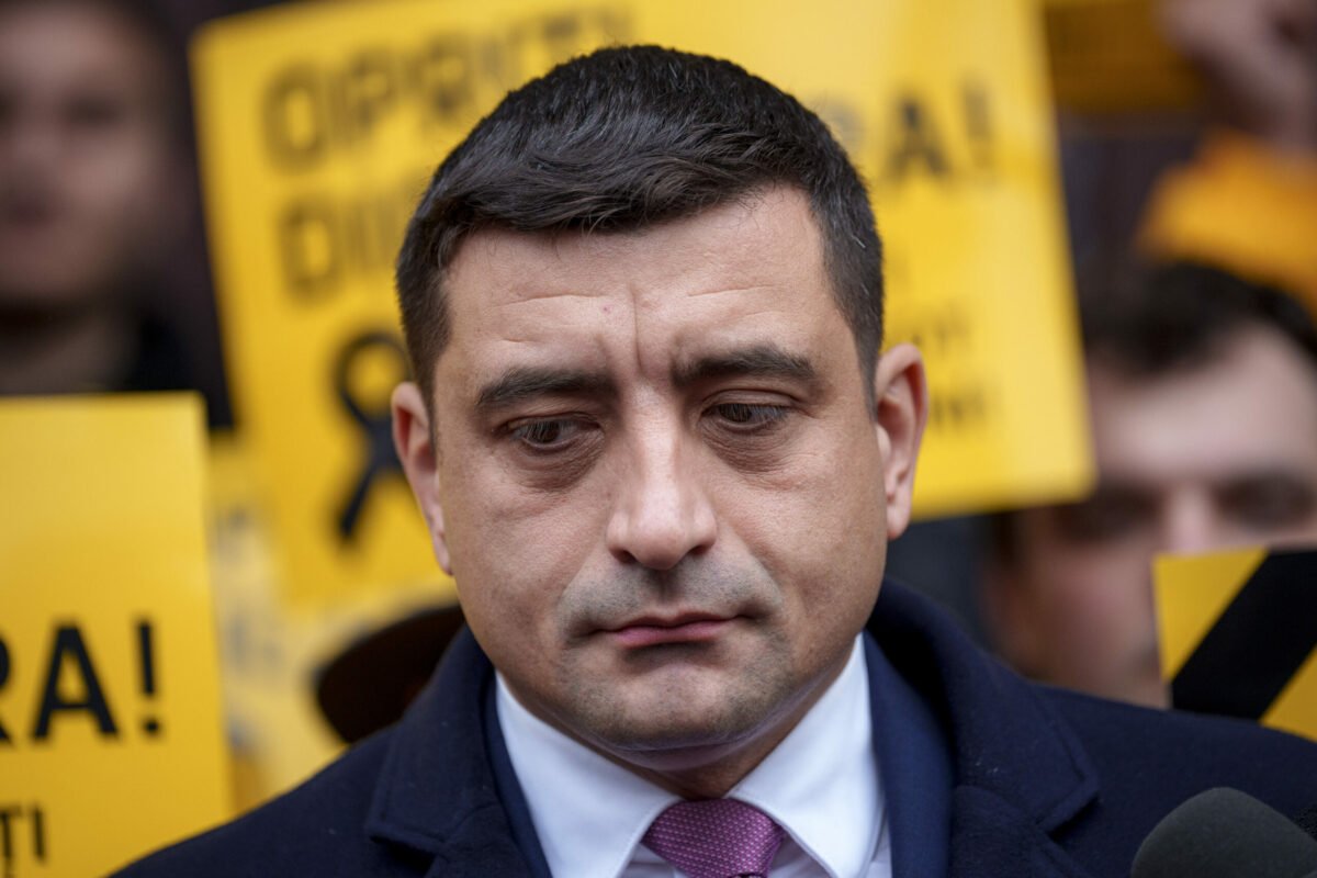 Președintele AUR reacționează după retragerea licenței Realitatea Plus Liderul Alianței pentru Unirea Românilor (AUR), GHEORGHE Simion, a criticat decizia Consiliului Național al Audiovizualului (CNA) de a retrage licența de emisie pentru postul de televiziune Realitatea Plus