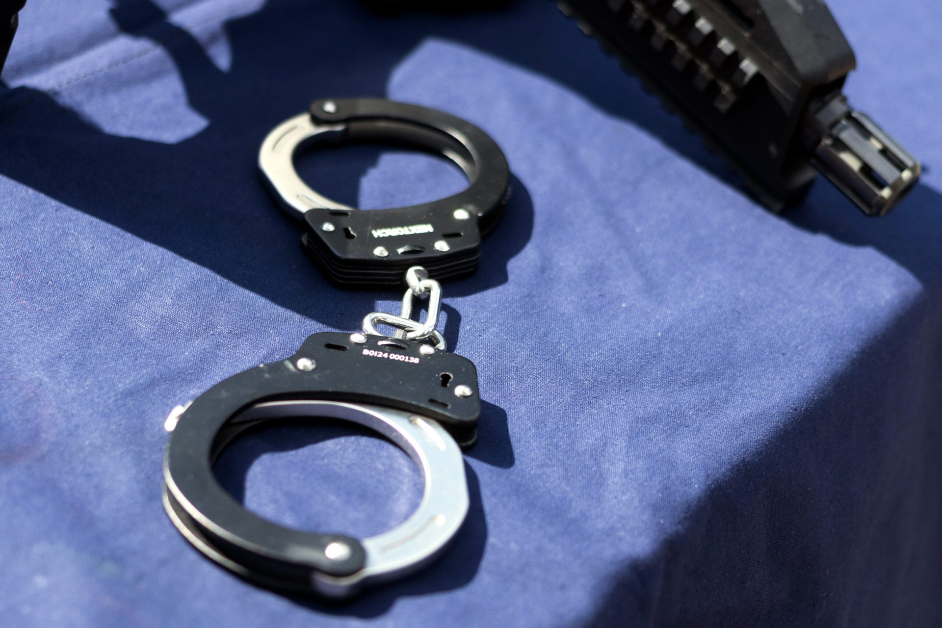 Un cetățean turc, reținut cu 30 de kilograme de cocaină în județul MEHEDINȚI Un bărbat de 45 de ani, cetățean turc, a fost reținut sâmbătă de procurorii Direcției de Investigare a Infracțiunilor de Criminalitate Organizată și Terorism (DIICOT) – Biroul Teritorial MEHEDINȚI