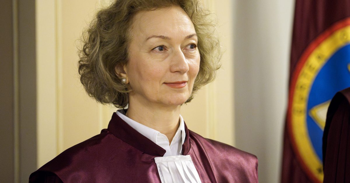 Tănăsescu, despre ieșirea judecătorilor CCR: „Presiune politică?”