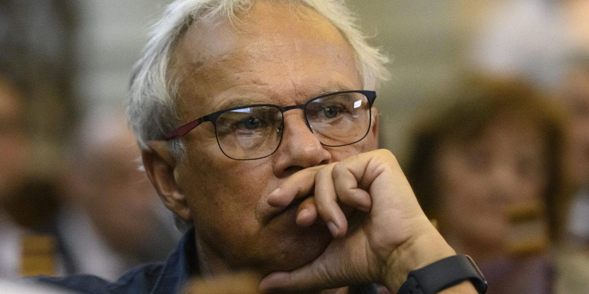 Andruh, chimistul, preia conducerea academiei române după duelul cu mircea dumitru