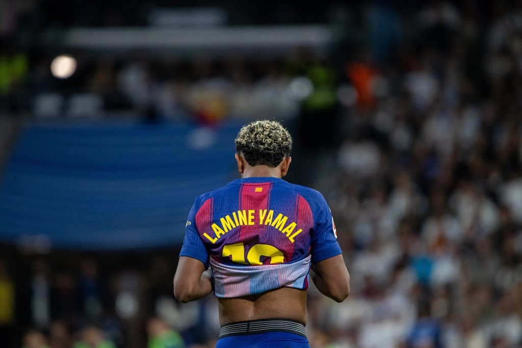 BARCELONA, VICTOORIE CU SCÂNTEI LA MADRID ȘI NEMULȚUMIRI ÎN TABĂRA CATALANĂ Barcelona a obținut o victorie importantă pe terenul lui Atletico Madrid, scor 2-1, într-un meci disputat sâmbătă seară