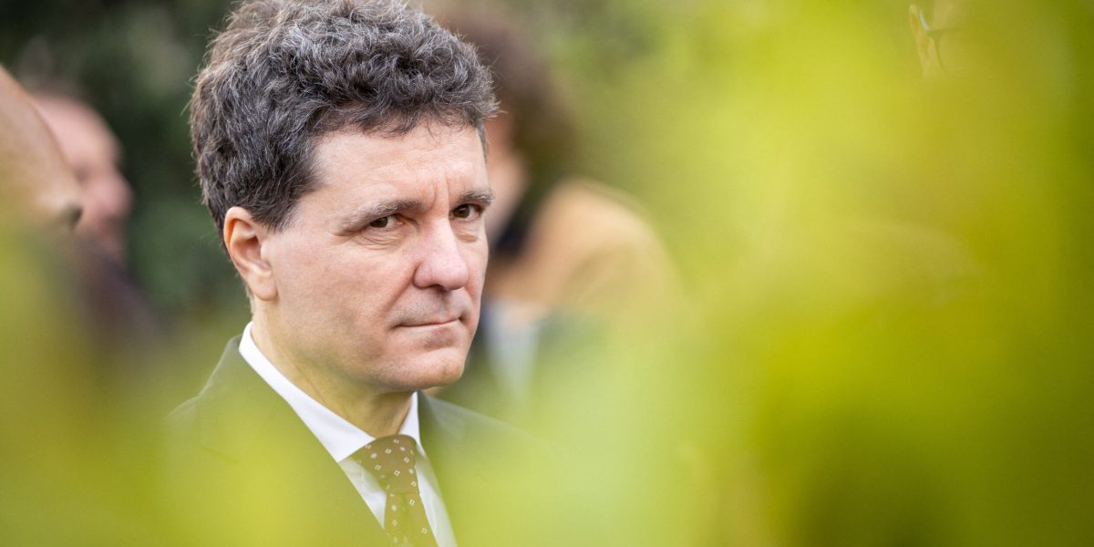 Cine a scos banii din buzunar? Misterul „plății” scoate la iveală noi detalii