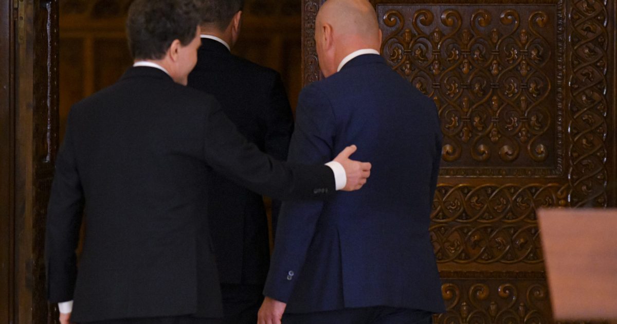 Nicușor Dan, pe urmele lui Iohannis? Riscul unei „prăbușiri” dacă nu-l susține pe Bolojan