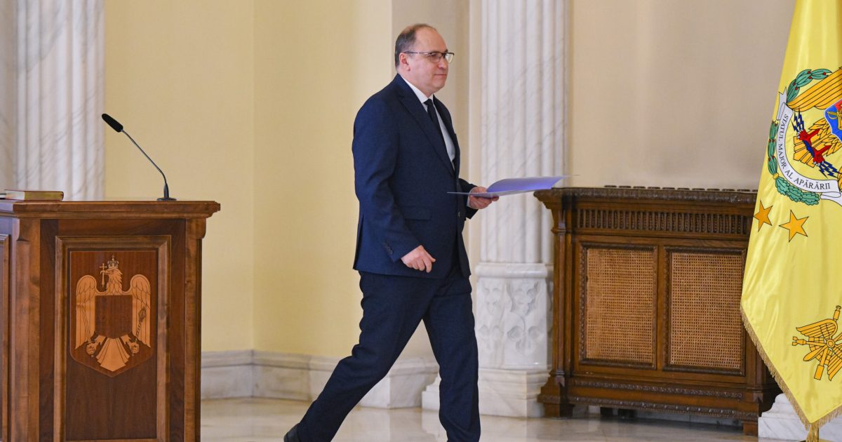 Dimian cere bani în plus pentru profesori: 40+ ore/săptămână