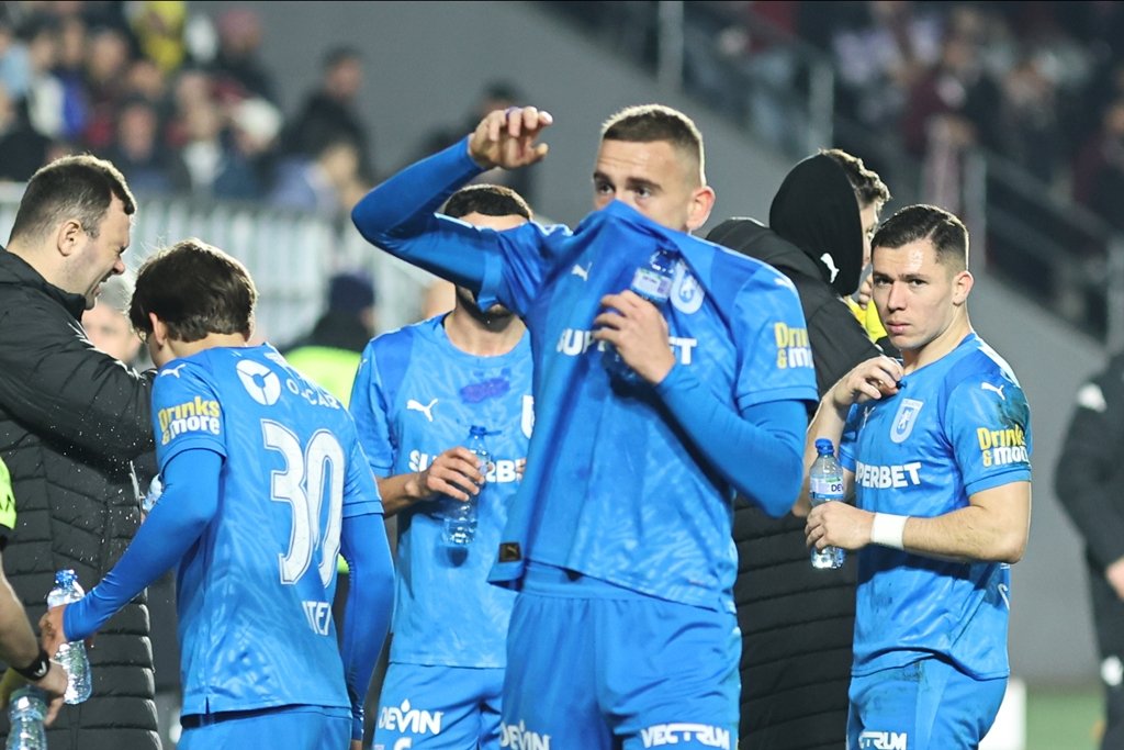 Universitatea Craiova a învins pe CFR Cluj cu scorul de 2-0, într-un meci disputat pe stadionul „Ion Oblemenco”