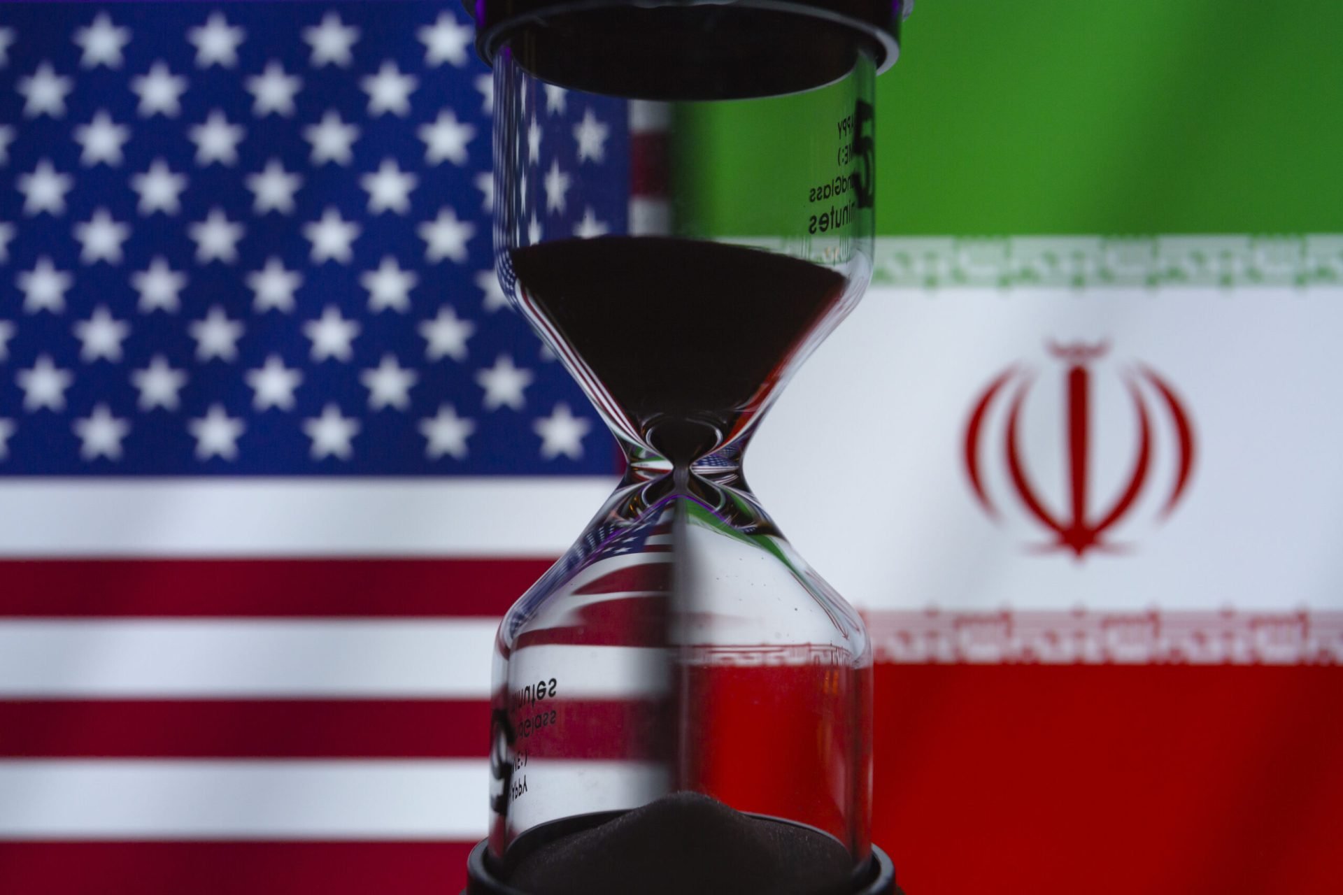 SUA propune un armistițiu limitat de 48 de ore IRANULUI, dar TEHERANUL respinge oferta WASHINGTON încearcă să negocieze un armistițiu cu IRANUL, dar eforturile par să se lovească de un zid