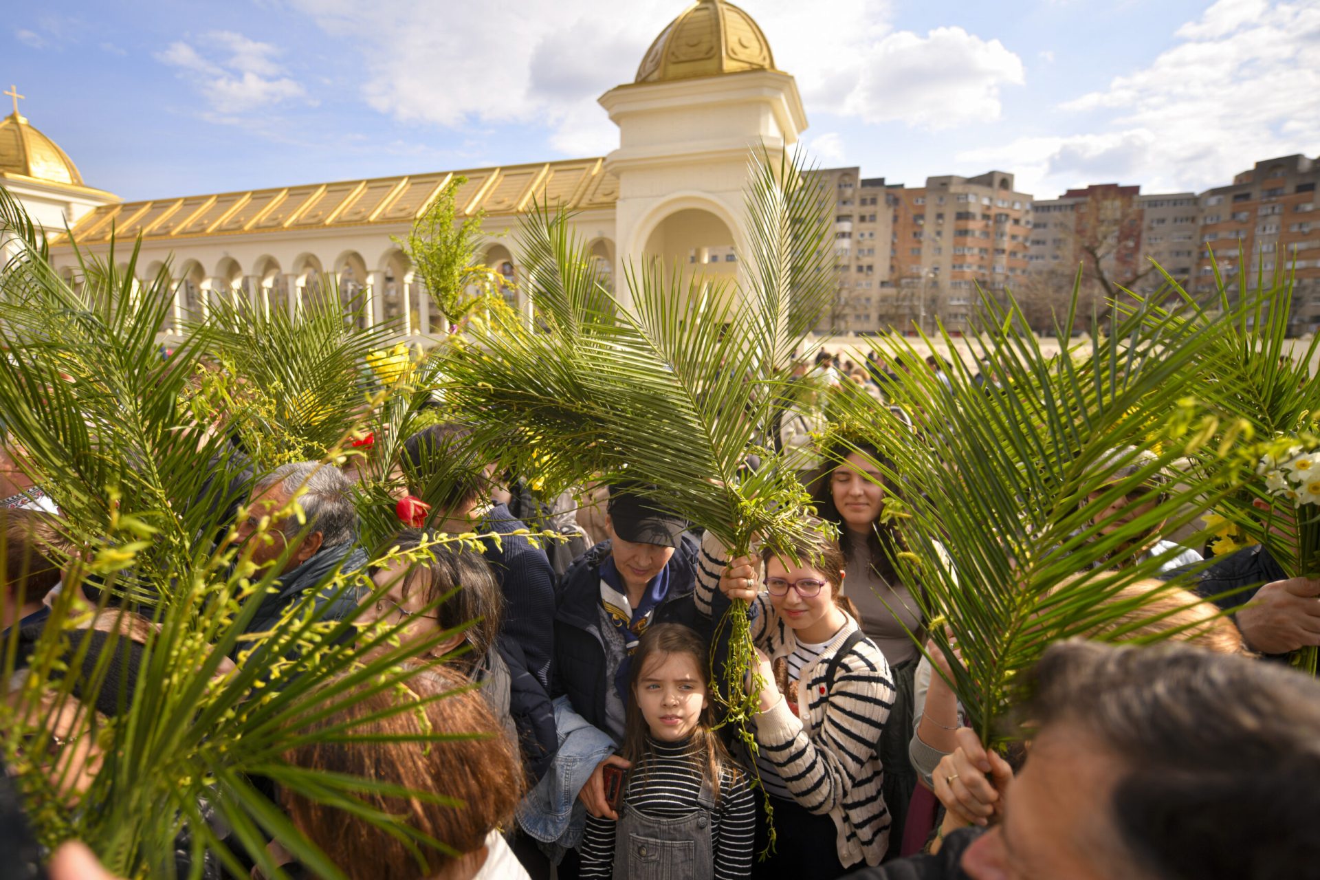 Floriile, între credința creștină și tradițiile populare În duminica de Florii, creștinii din întreaga țară sărbătoresc Intrarea Domnului în Ierusalim, un eveniment cu o semnificație profundă în calendarul ortodox
