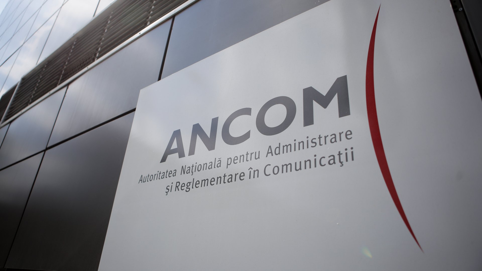 Ancom schimbă regulile în telecom: IT-știi, puși la treabă