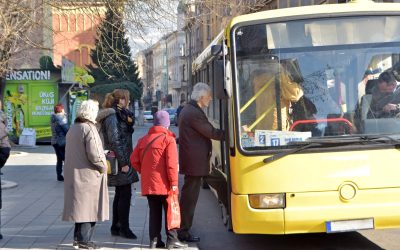 Transport gratuit pentru pensionari: Orașele din România unde se aplică schema