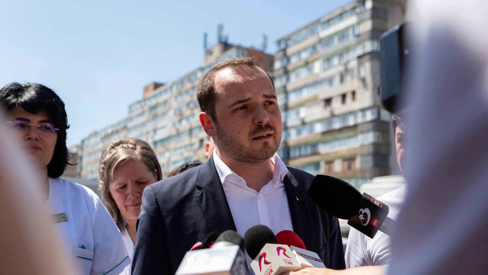 Rogobete: Spitalele finanțate din PNRR nu vor fi afectate de criza din Orientul Mijlociu București – Ministrul Sănătății, Alexandru Rogobete, a declarat că proiectele pentru construirea și dotarea de spitale noi, demarate în ultimii ani, nu ar trebui să fie blocate de criza generată de războiul din Orientul Mijlociu
