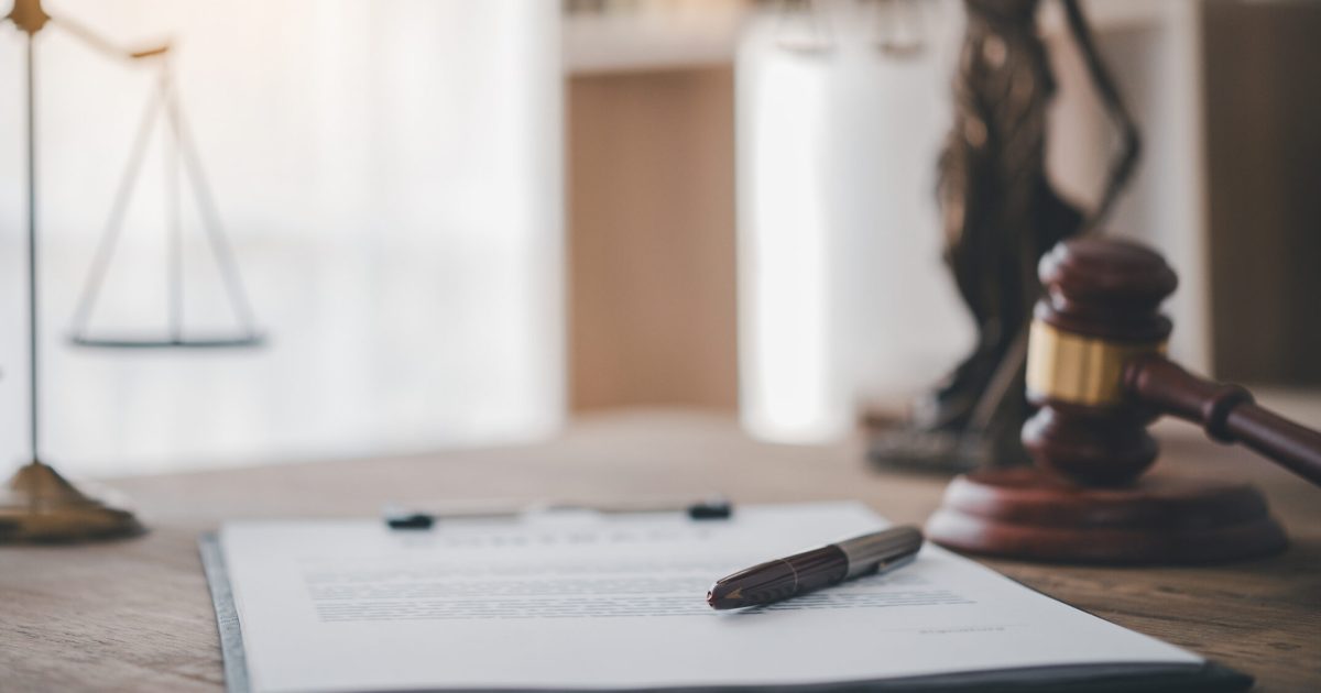 Amenda penală vs. Contravențională: Ce sancțiuni îți dau viața peste cap?