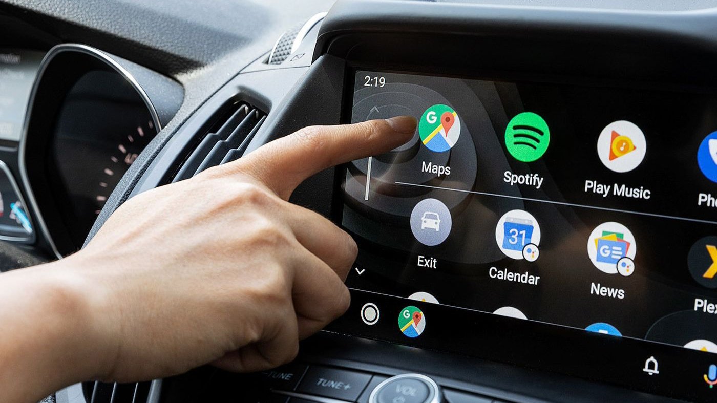 Android Auto, sistemul de conectare al telefoanelor cu mașinile, poate fi transformat într-un instrument mult mai util și mai puțin stresant pentru șoferi, prin câteva ajustări simple